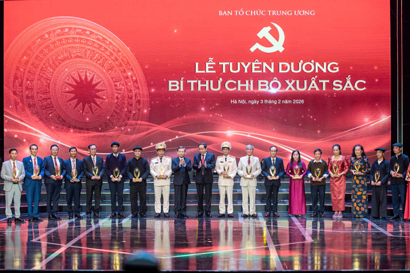 Tuyên dương 96 Bí thư chi bộ xuất sắc toàn quốc và trao Giải Búa liềm vàng lần thứ X -0