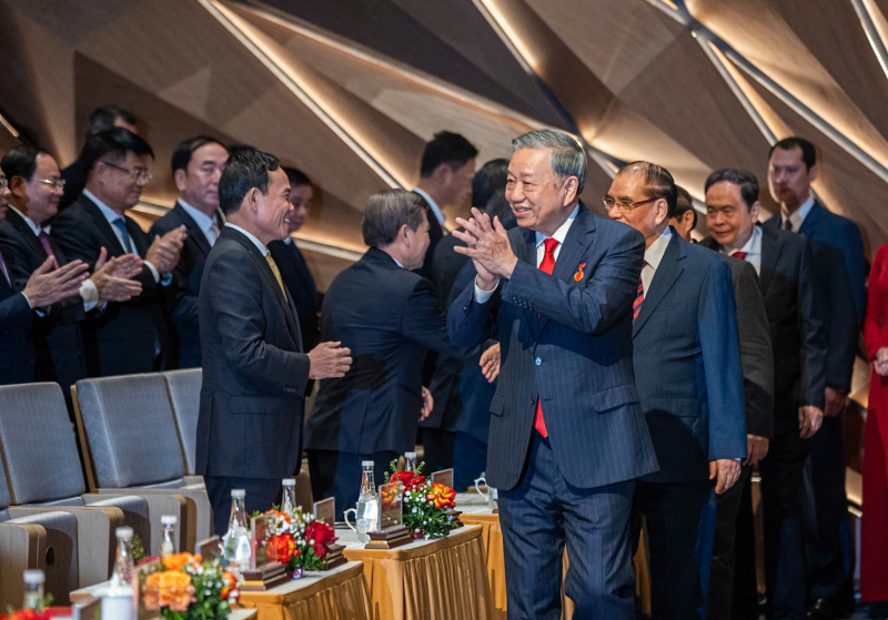 Tuyên dương 96 Bí thư chi bộ xuất sắc toàn quốc và trao Giải Búa liềm vàng lần thứ X -0