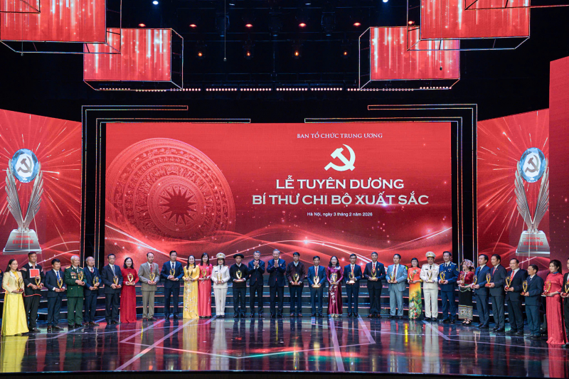 Tuyên dương 96 Bí thư chi bộ xuất sắc toàn quốc và trao Giải Búa liềm vàng lần thứ X -0