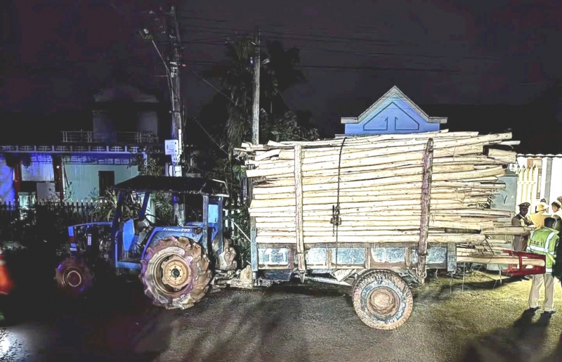 Va chạm với xe máy cày chở gỗ, 2 chị em ruột tử vong thương tâm -0