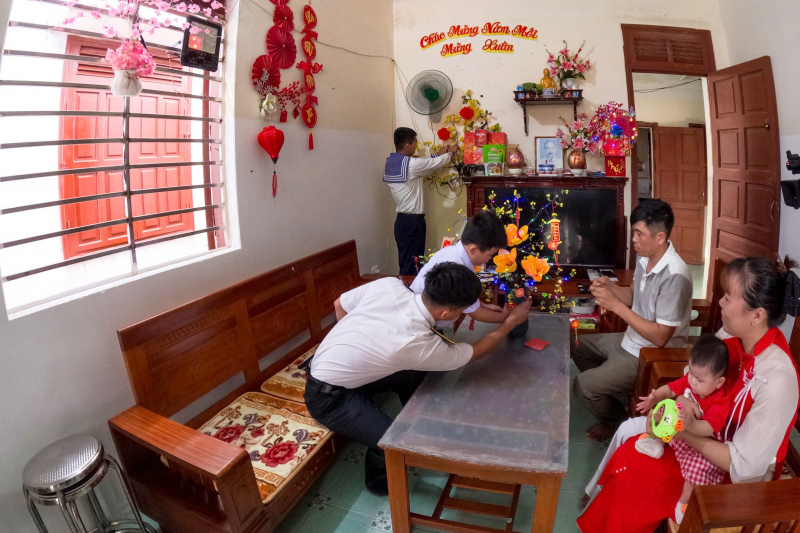 Những tấm lòng vượt sóng vì nhau -0