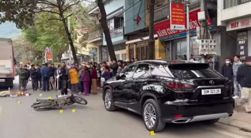 Mở cửa xe xuống ăn sáng, lái xe gây tai nạn khiến cháu bé 5 tuổi tử vong -0