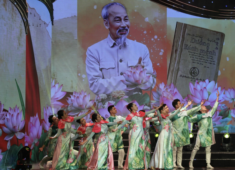 Bản hoà ca về niềm tin son sắt, vững bước tới tương lai dưới lá cờ của Đảng -0