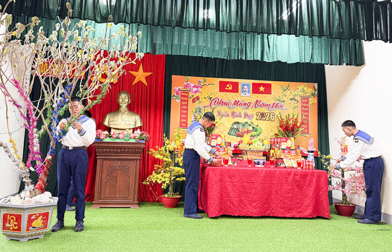 Mang mùa xuân ra quần đảo Trường Sa -1