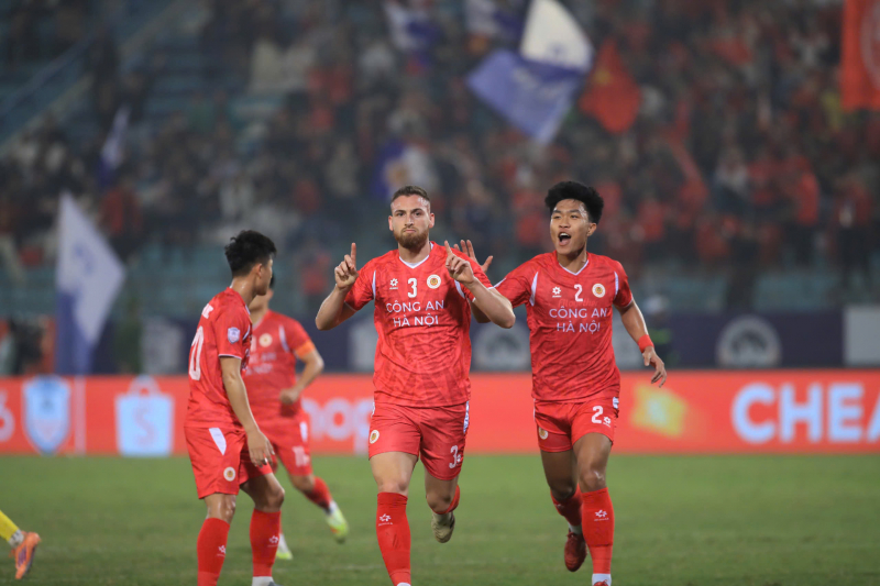 CLB Công an Hà Nội tạo “cơn mưa bàn thắng” trên sân Hàng Đẫy -0