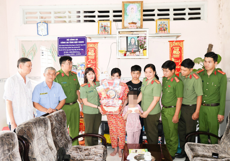 Chia sẻ yêu thương khi mùa Xuân về -1