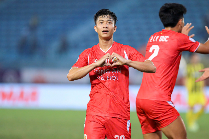 CLB Công an Hà Nội tạo “cơn mưa bàn thắng” trên sân Hàng Đẫy -0