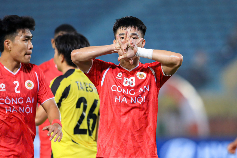 CLB Công an Hà Nội tạo “cơn mưa bàn thắng” trên sân Hàng Đẫy -0