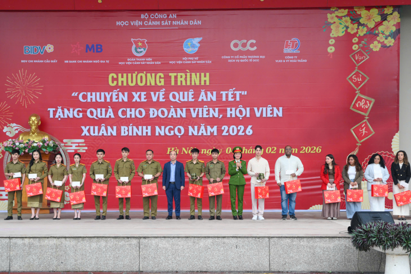 Học viện CSND tổ chức 6 chuyến xe đưa 300 đoàn viên, hội viên về quê đón Tết -0