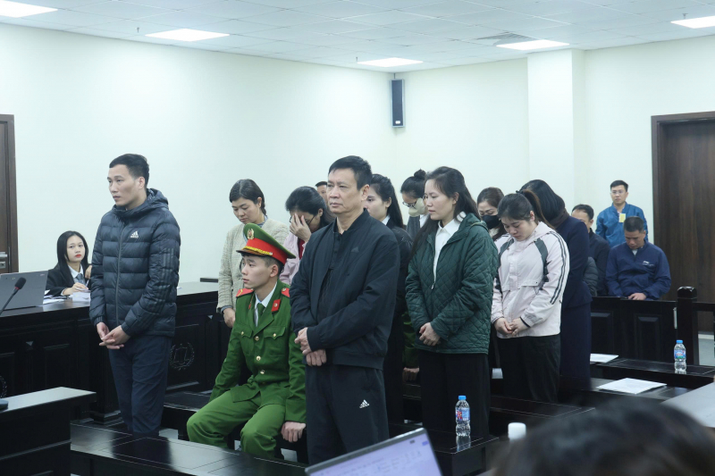 Xét xử cựu Chủ tịch Công ty Vàng Việt Nam cùng 10 bị cáo trong đường dây buôn lậu 546kg vàng từ Trung Quốc về Việt Nam -0