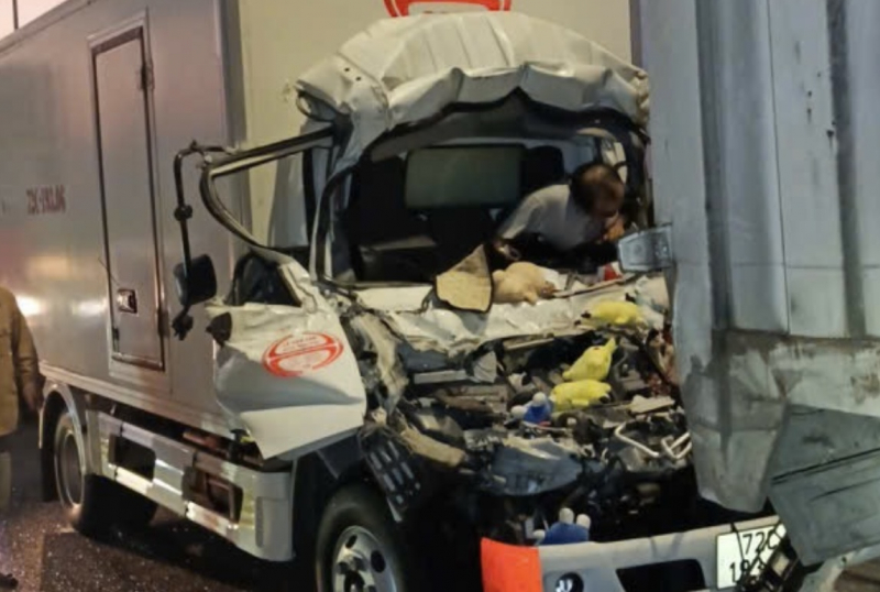 Tài xế tử vong sau va chạm liên hoàn trên cao tốc  -0