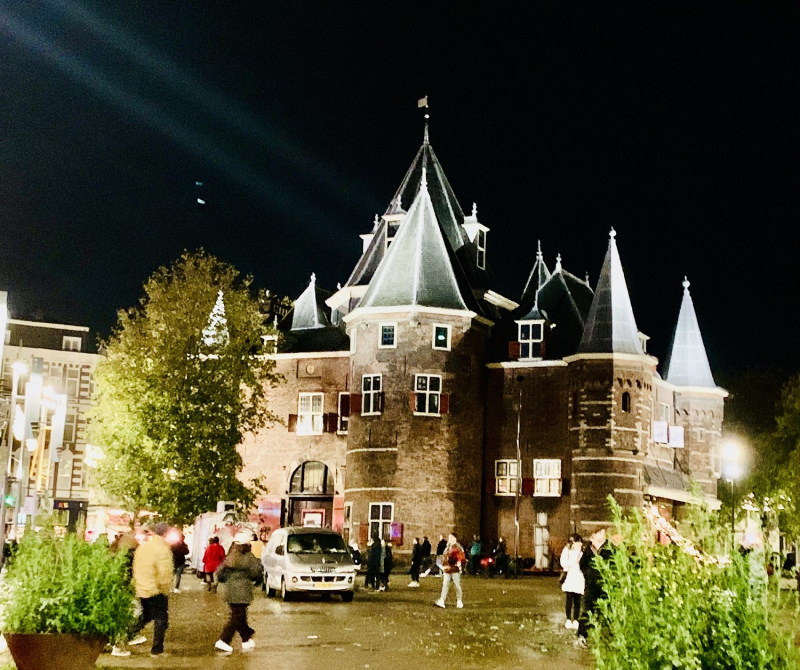 Hà Lan mới chỉ dăm ngày -0