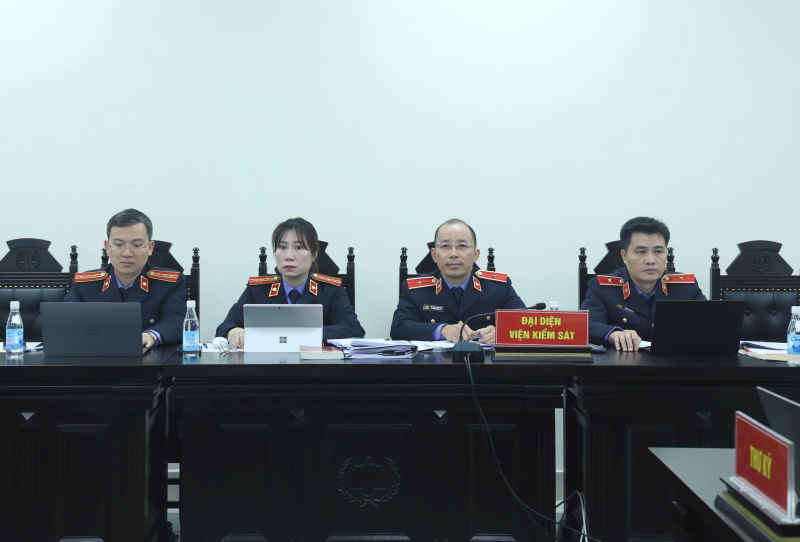 Xét xử cựu Chủ tịch Công ty Vàng Việt Nam cùng 10 bị cáo trong đường dây buôn lậu 546kg vàng từ Trung Quốc về Việt Nam -0