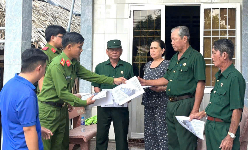 Công an Cà Mau tăng cường quản lý cư trú phục vụ bầu cử -0