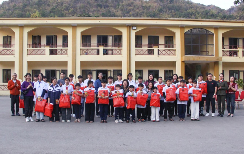  “Cùng em đến trường năm 2026” nơi bản cao Phiêng Cằm -2