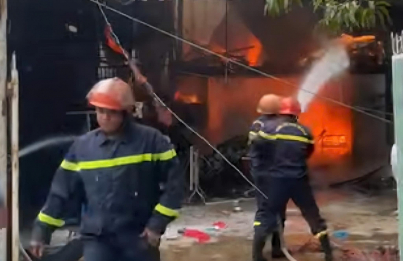 Cháy 4 căn nhà -0