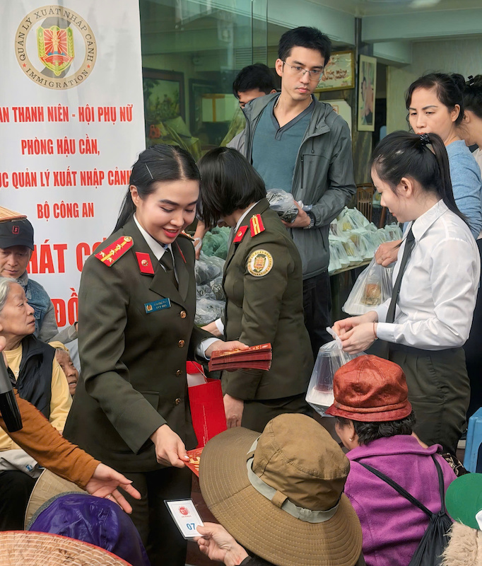 “Một bữa cơm trao đi – một niềm tin được giữ lại”. -1