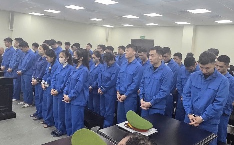 35 bị cáo trong đường dây sử dụng công nghệ cao đã lừa đảo, chiếm đoạt hơn 40 tỷ đồng như thế nào?  -0