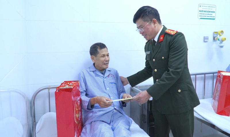 Cục Kế hoạch và tài chính trao yêu thương – sẻ chia đón Tết Bính Ngọ năm 2026 tới các bệnh nhân có hoàn cảnh khó khăn -0