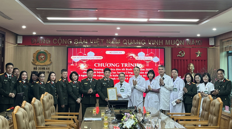 Cục Kế hoạch và tài chính trao yêu thương – sẻ chia đón Tết Bính Ngọ năm 2026 tới các bệnh nhân có hoàn cảnh khó khăn -0