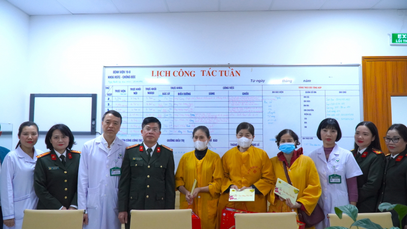 Cục Kế hoạch và tài chính trao yêu thương – sẻ chia đón Tết Bính Ngọ năm 2026 tới các bệnh nhân có hoàn cảnh khó khăn -0