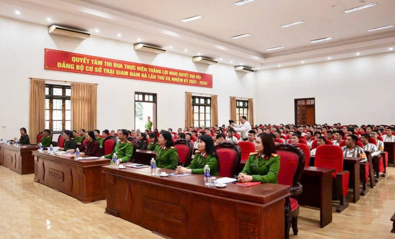 Giao lưu văn nghệ, trao tặng sách xây dựng “Tủ sách hướng thiện” -1