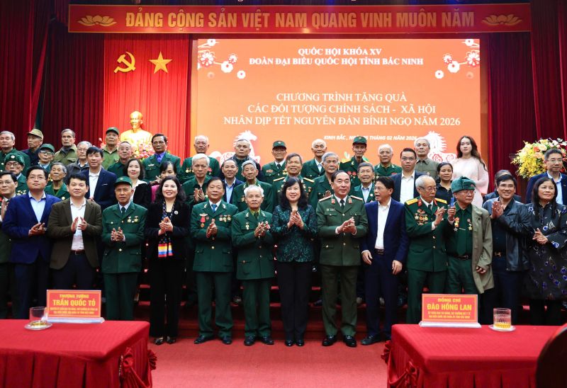 Đoàn ĐBQH tỉnh Bắc Ninh trao quà Tết cho các đối tượng chính sách - xã hội nhân dịp Tết nguyên đán -1