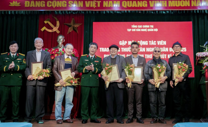 Tạp chí Văn nghệ Quân đội trao tặng thưởng các tác phẩm tiêu biểu năm 2025 và phát động Cuộc thi thơ – kí năm 2026 -3