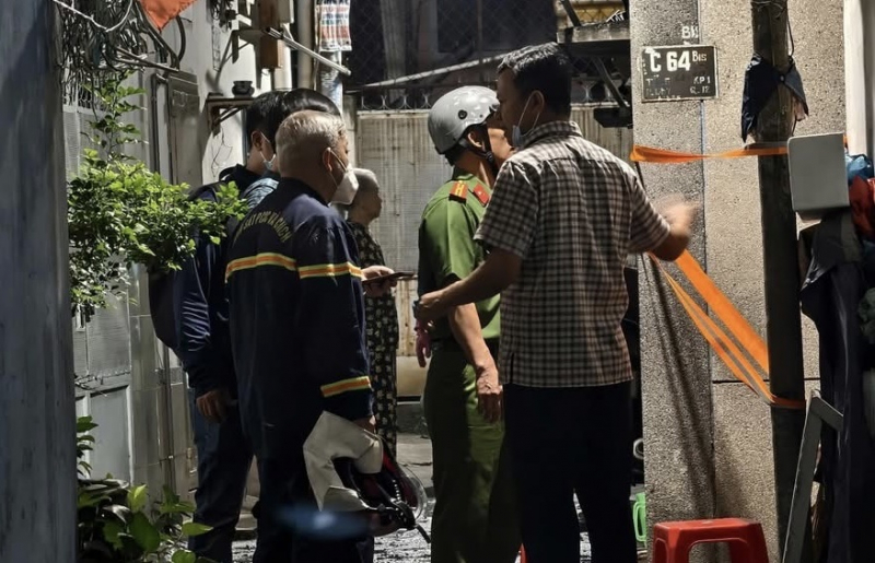 Các nạn nhân vụ cháy ngạt khói do mái nhà gắn nhiều mút xốp chống nóng -0