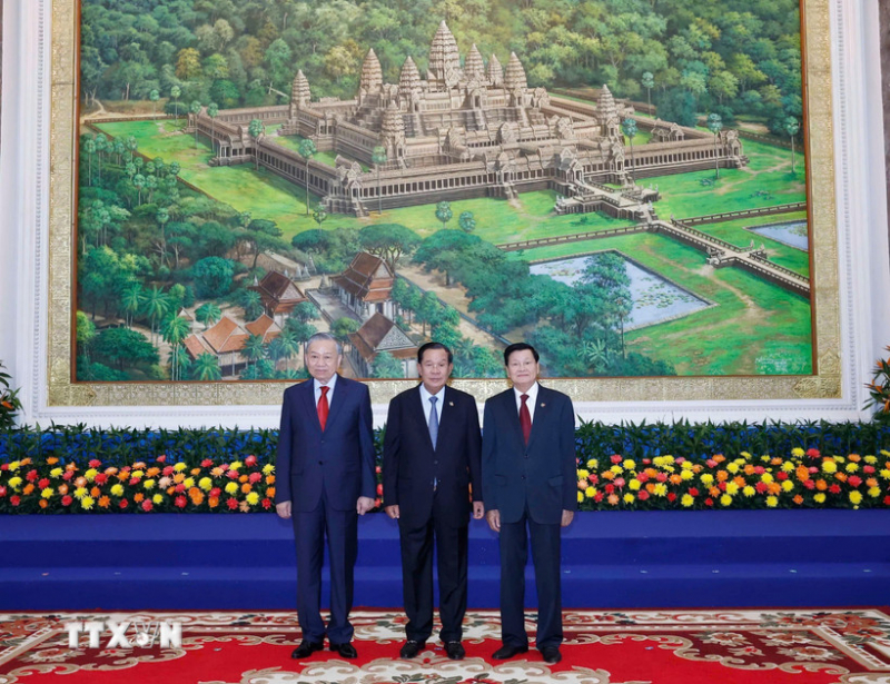 Cuộc gặp giữa Người đứng đầu ba Đảng Việt Nam-Campuchia-Lào -0