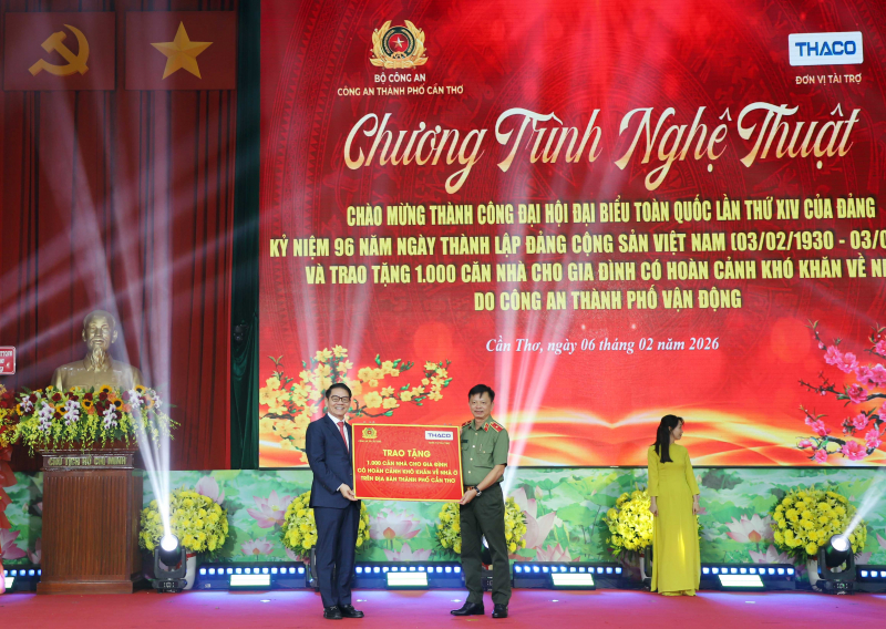 Công an TP Cần Thơ vận động, trao tặng 1.000 căn nhà cho các gia đình khó khăn -0