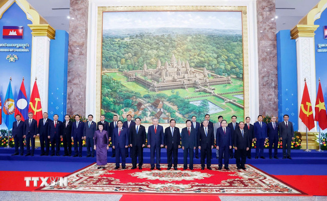 Cuộc gặp giữa Người đứng đầu ba Đảng Việt Nam-Campuchia-Lào -0