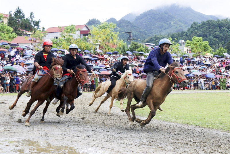 các k- si trên du-ng dua - l- h-i dua ng-a - b-c hà, lào cai (-nh. internet).jpg -1