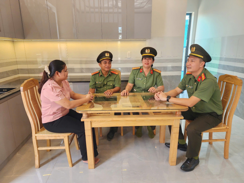 Bàn giao “Ngôi nhà 19/8” cho đoàn viên thanh niên Công an tỉnh Khánh Hòa có hoàn cảnh khó khăn -0