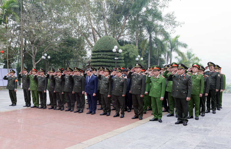 Từ nguồn cội cách mạng đến nghĩa tình với nhân dân -0