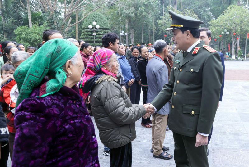 Từ nguồn cội cách mạng đến nghĩa tình với nhân dân -3