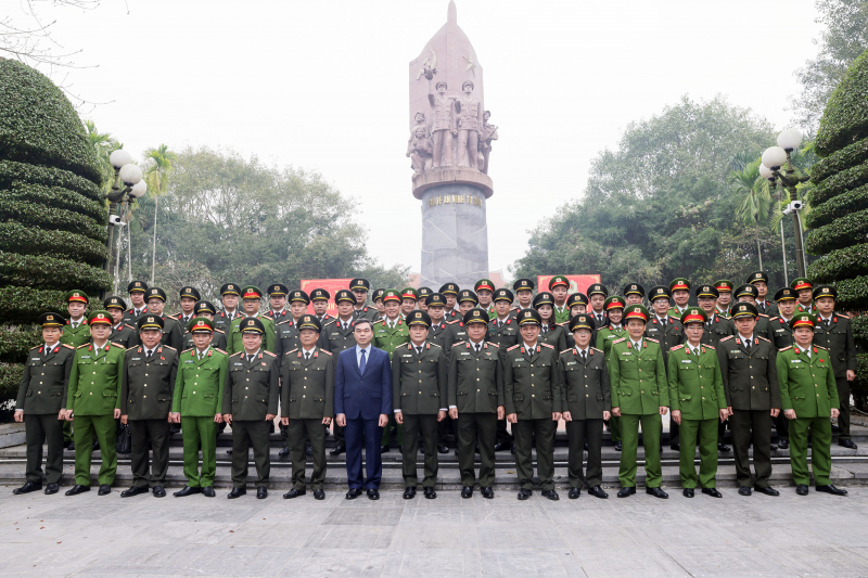 Từ nguồn cội cách mạng đến nghĩa tình với nhân dân -0