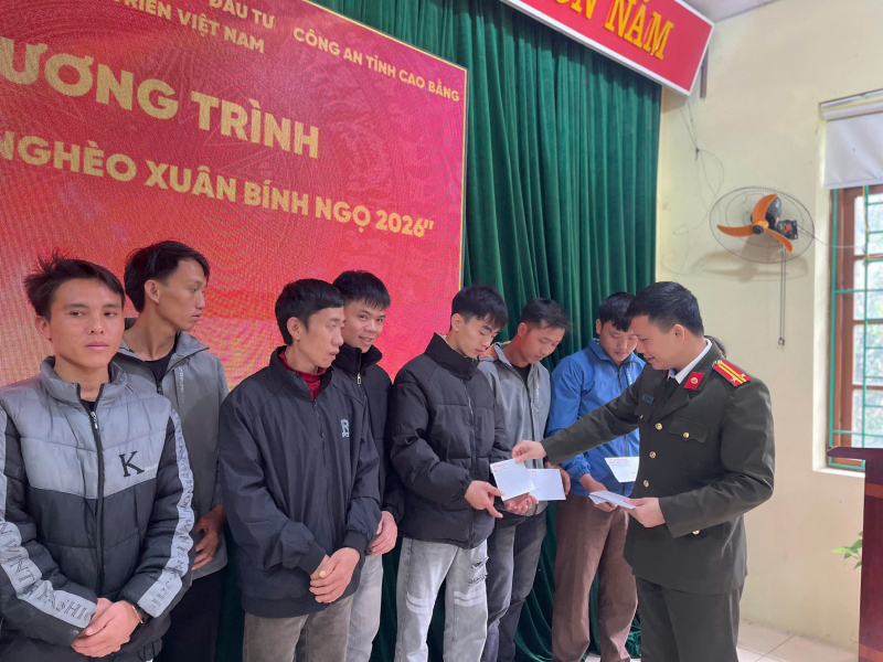 Quà Xuân ấm áp BIDV và Báo CAND tặng đồng bào nghèo Cao Bằng -0