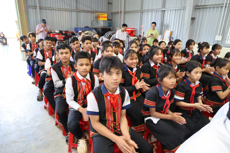 Nắng xuân ấm áp Trà Vân -0