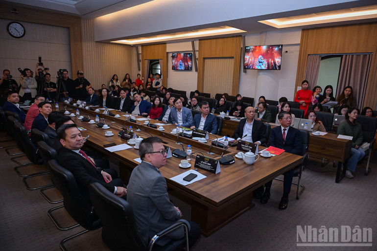 Báo Nhân Dân ra mắt MV “Song From A Secret Garden – Secret Garden in Vietnam” quảng bá du lịch Việt Nam -1