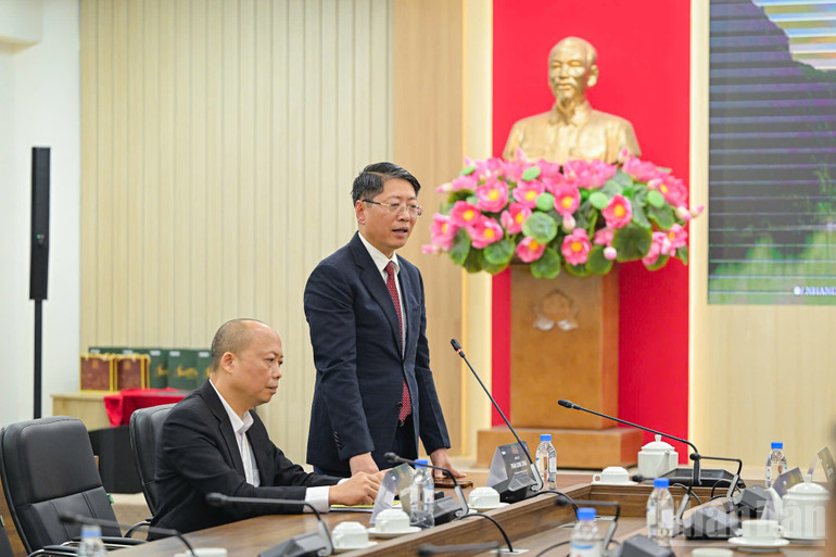 Báo Nhân Dân ra mắt MV “Song From A Secret Garden – Secret Garden in Vietnam” quảng bá du lịch Việt Nam -0