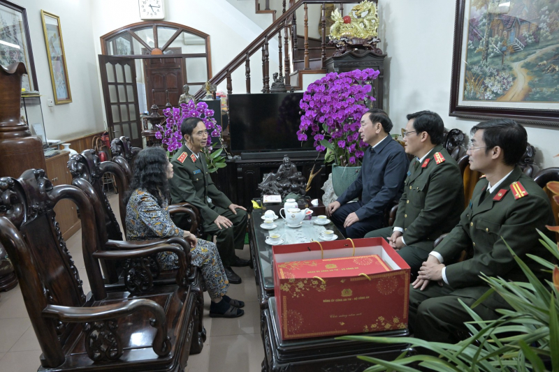 Thứ trưởng Trần Quốc Tỏ thăm, chúc Tết các đồng chí nguyên lãnh đạo Bộ Công an -0