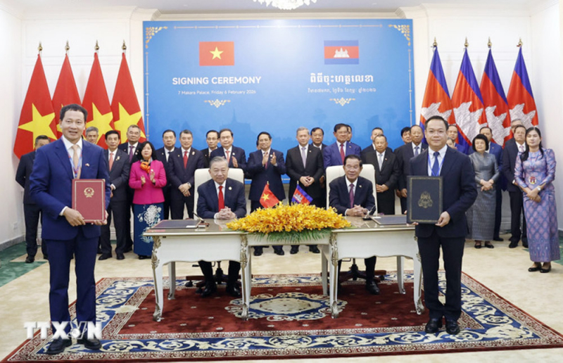 Tổng Bí thư Tô Lâm chứng kiến Lễ ký và trao các văn kiện hợp tác tại Campuchia -0