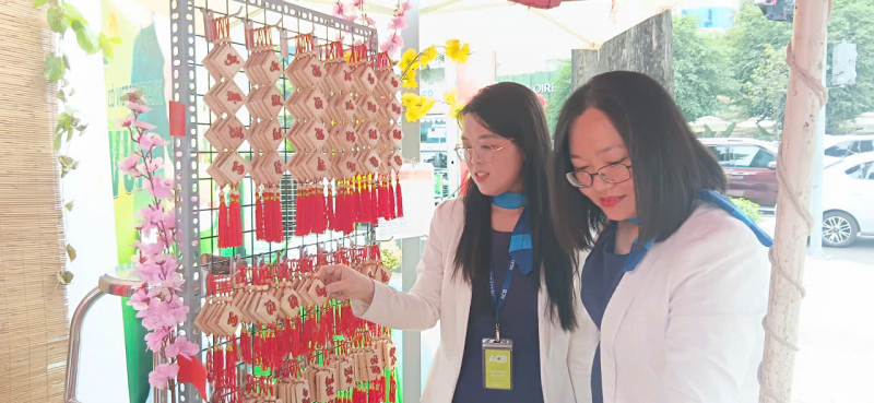 Khách du xuân xin chữ trên phố ông đồ  -0