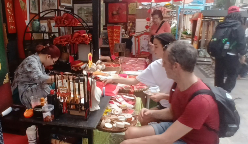 Khách du xuân xin chữ trên phố ông đồ  -1