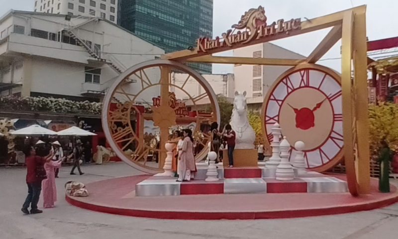 Khách du xuân xin chữ trên phố ông đồ  -0