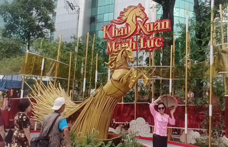 Khách du xuân xin chữ trên phố ông đồ  -1