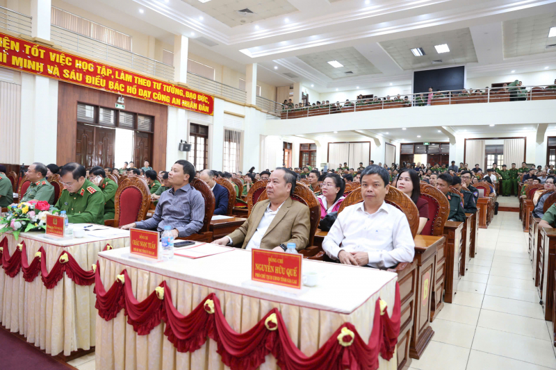 Khen thưởng các lực lượng phá chuyên án, bắt 2 kẻ cướp ngân hàng ở Gia Lai -0