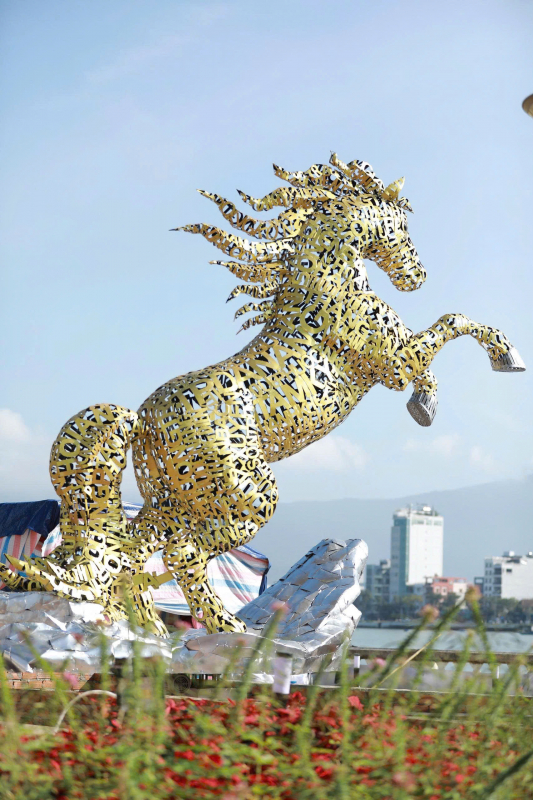 “Kim Mã Hợp Nhất” – linh vật kết tinh 94 đơn vị hành chính, khắc họa khát vọng vươn mình của Đà Nẵng -0