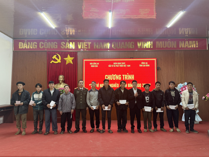 Quà Xuân ấm áp BIDV và Báo CAND tặng đồng bào nghèo Cao Bằng -1